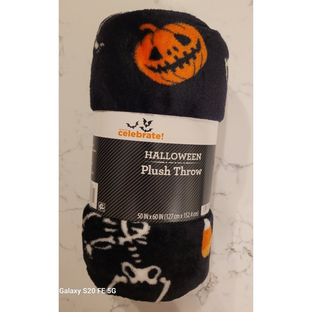 Way To Celebrate Black Pumpkin Skeleton Plush Throw Halloween Blanket 50" x 60"